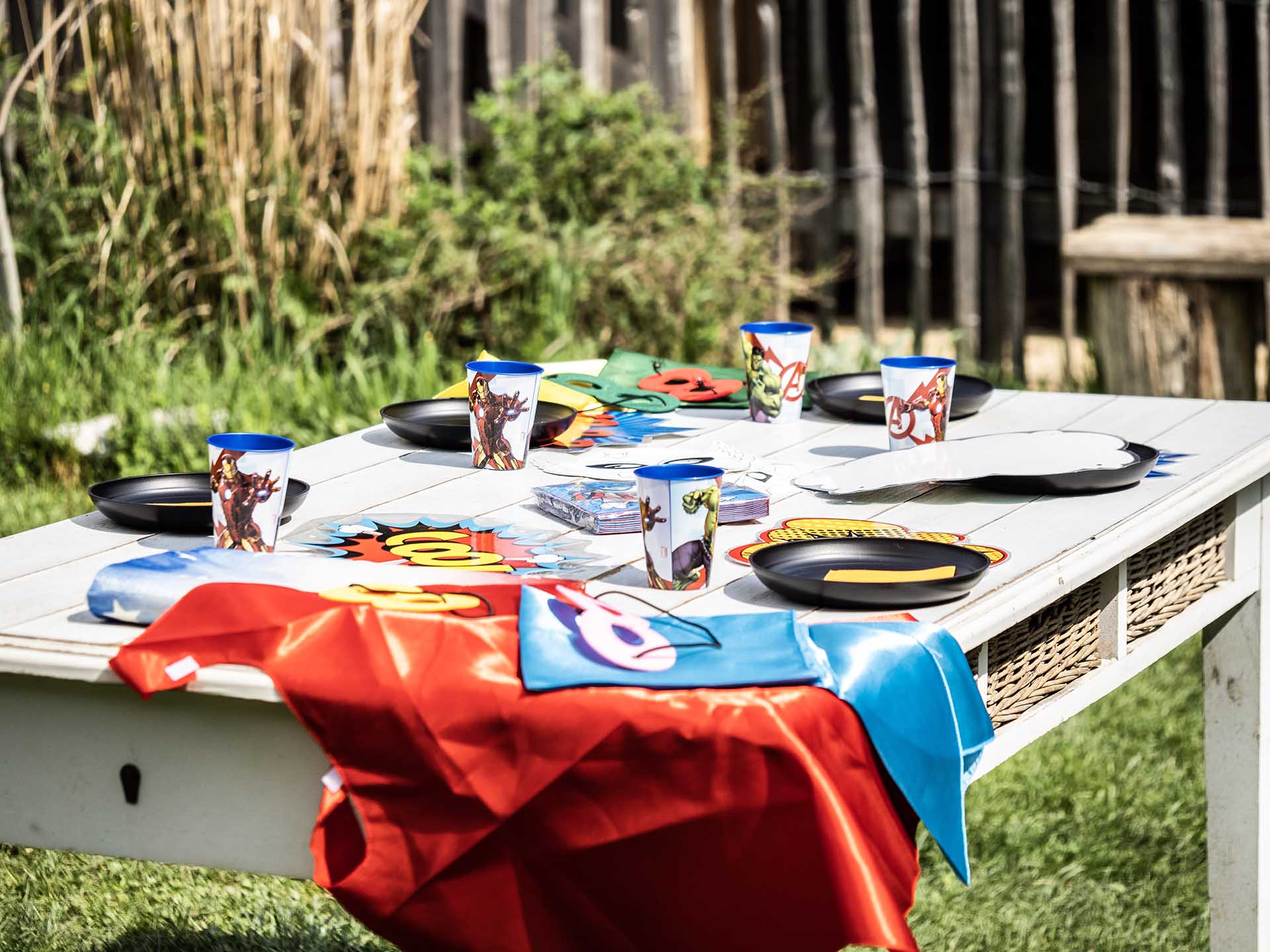 Partybox Superhelden gedeckter Tisch