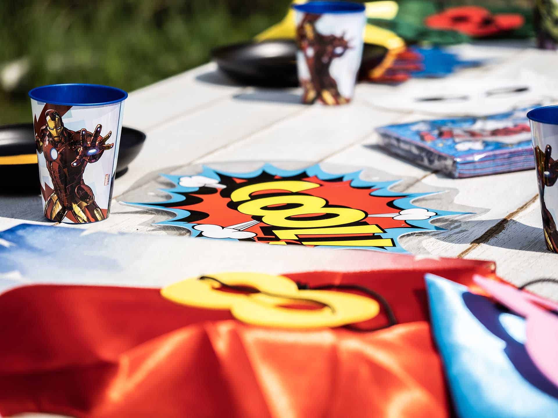 Partybox Superhelden gedeckter Tisch