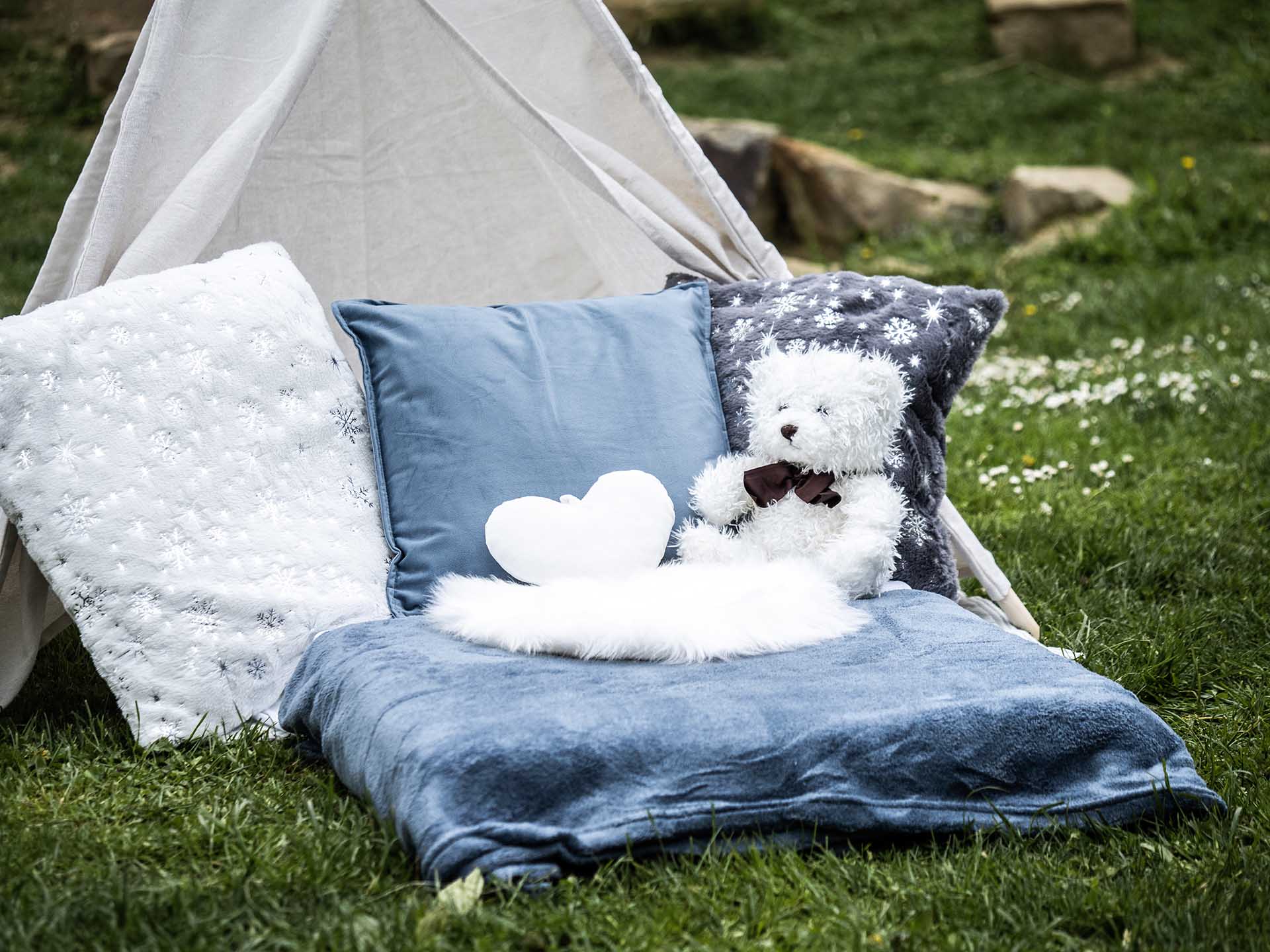 Pyjamaparty Eisprinzessin Zelt mit Kissen und Teddy Bär